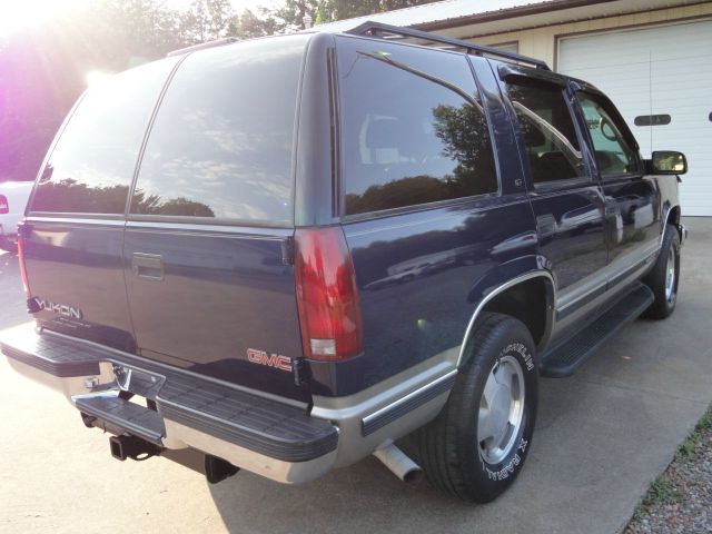 1999 GMC Yukon Wagon SE