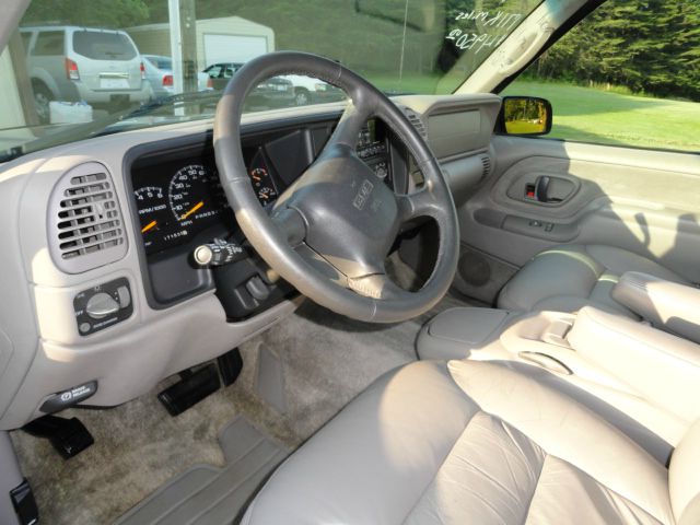 1999 GMC Yukon Wagon SE