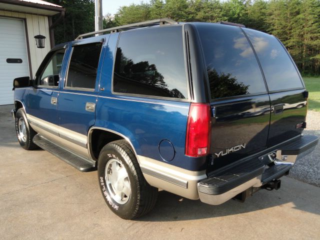 1999 GMC Yukon Wagon SE