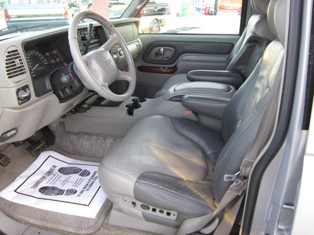 2000 GMC Yukon EX Sedan 4D