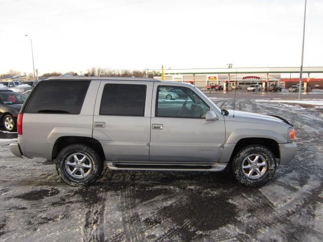 2000 GMC Yukon EX Sedan 4D