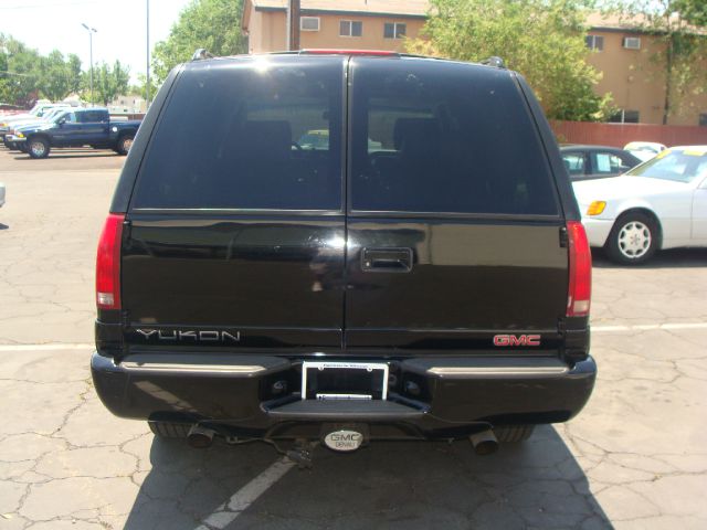 2000 GMC Yukon EX Sedan 4D