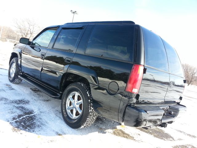 2000 GMC Yukon EX Sedan 4D