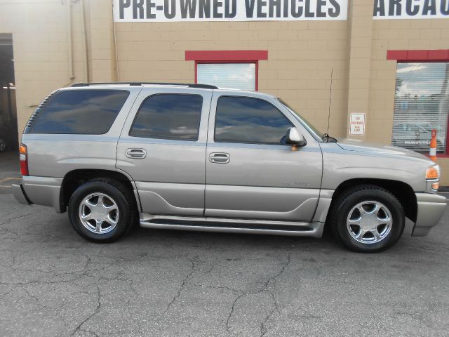 2001 GMC Yukon EX Sedan 4D