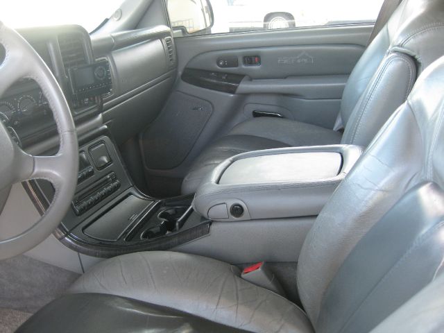 2001 GMC Yukon Base