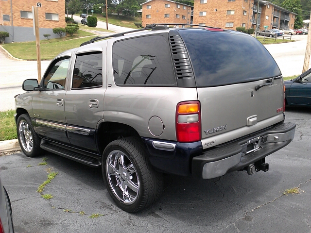 2001 GMC Yukon 4x4 Crew Cab LE