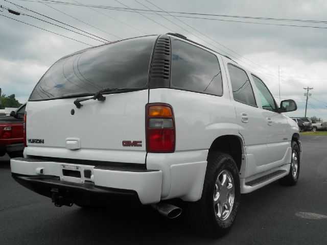 2002 GMC Yukon EX Sedan 4D