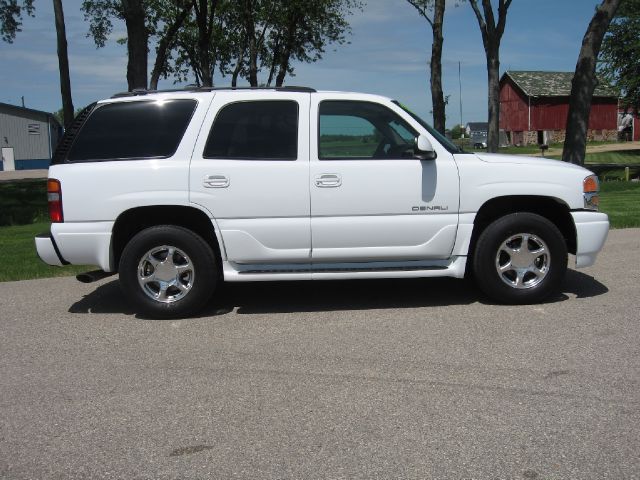 2002 GMC Yukon EX Sedan 4D