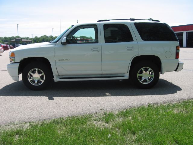 2002 GMC Yukon EX Sedan 4D