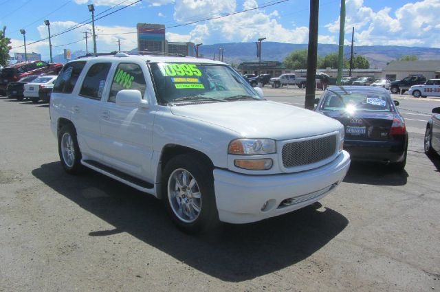 2002 GMC Yukon EX Sedan 4D