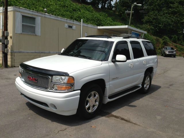 2002 GMC Yukon EX Sedan 4D