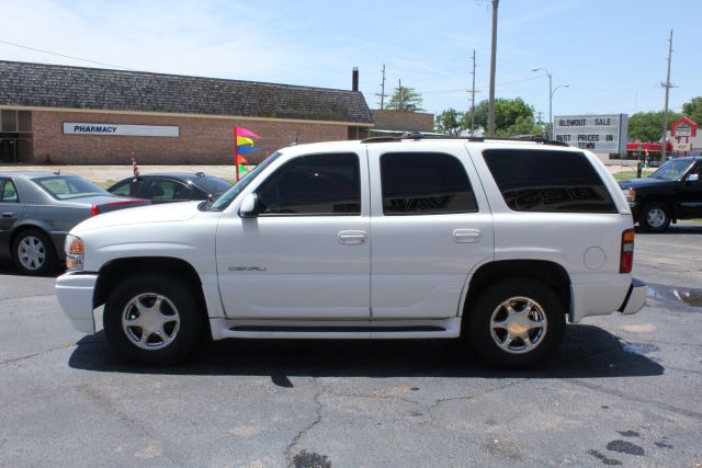 2003 GMC Yukon EX Sedan 4D