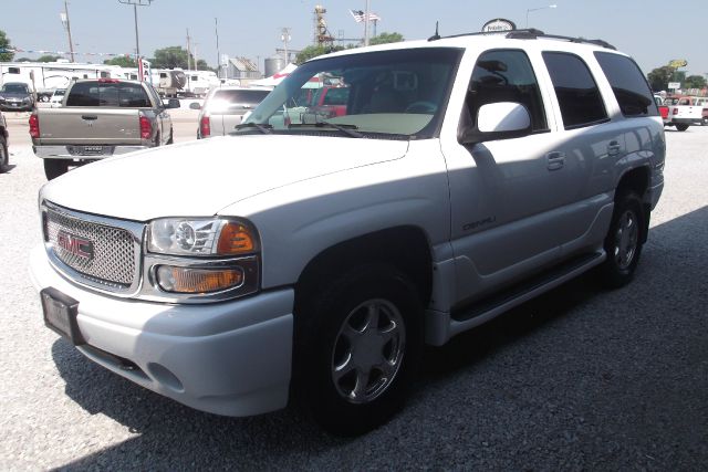 2003 GMC Yukon EX Sedan 4D