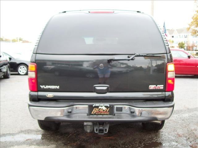 2003 GMC Yukon SLT