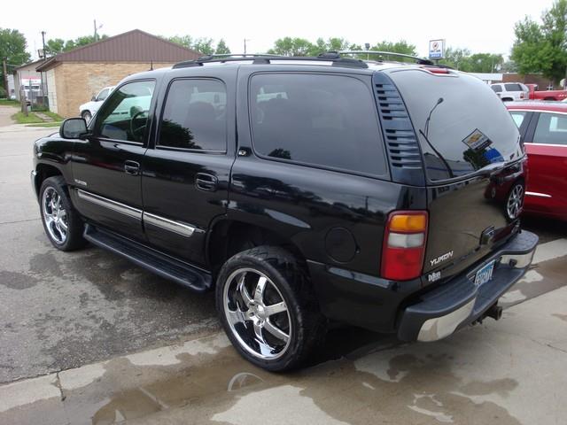 2003 GMC Yukon XLT 5-speedextrasnice