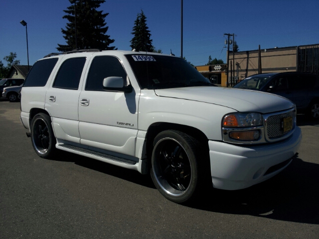 2004 GMC Yukon EX Sedan 4D