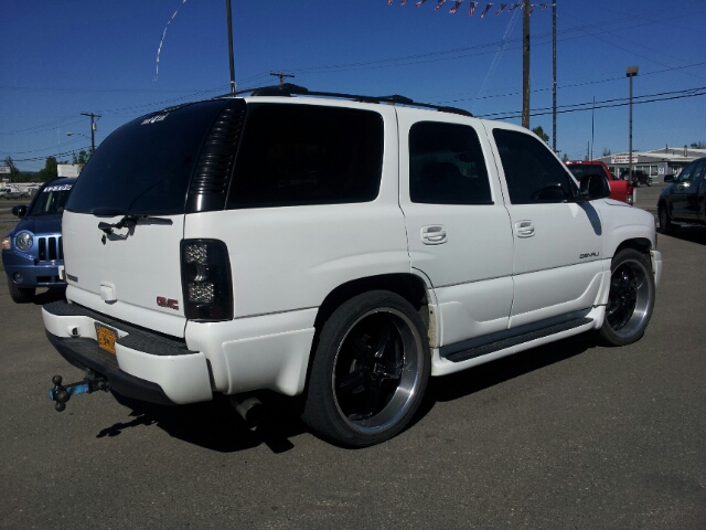 2004 GMC Yukon EX Sedan 4D