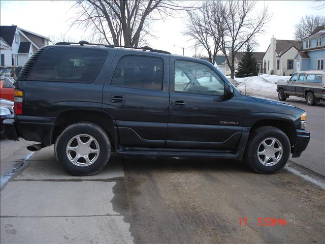 2004 GMC Yukon EX Sedan 4D