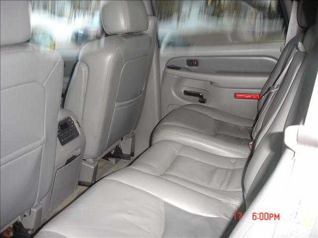 2004 GMC Yukon EX Sedan 4D