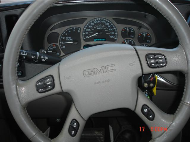 2004 GMC Yukon EX Sedan 4D