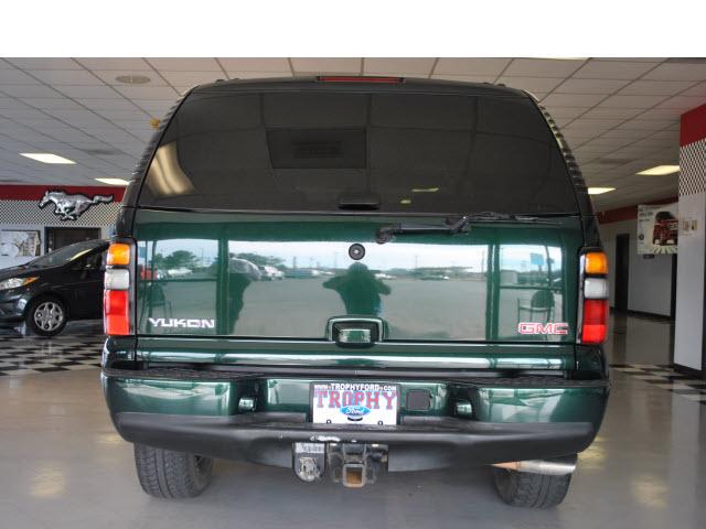 2004 GMC Yukon EX Sedan 4D