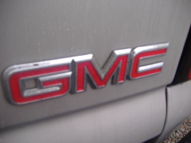 2004 GMC Yukon EX Sedan 4D