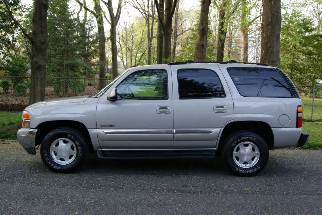 2004 GMC Yukon Touring W/nav.sys