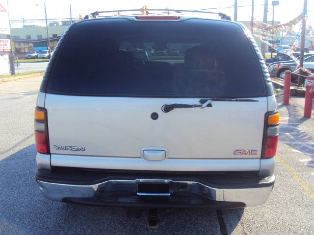 2004 GMC Yukon LS S