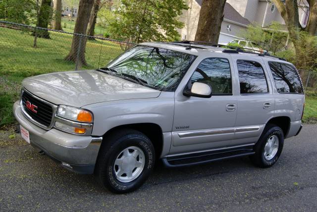 2004 GMC Yukon Touring W/nav.sys