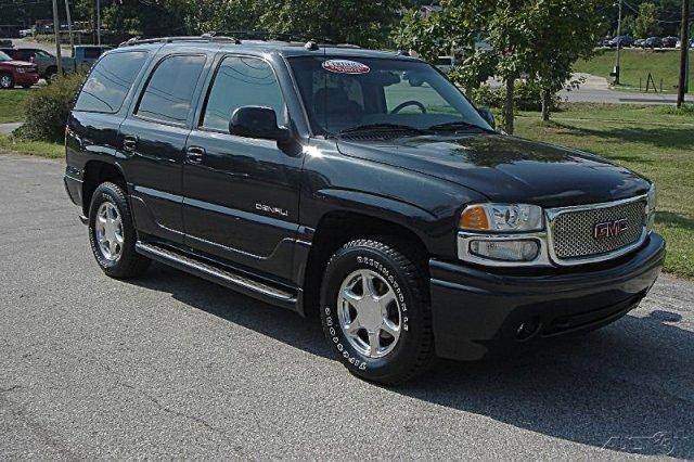 2004 GMC Yukon EX Sedan 4D