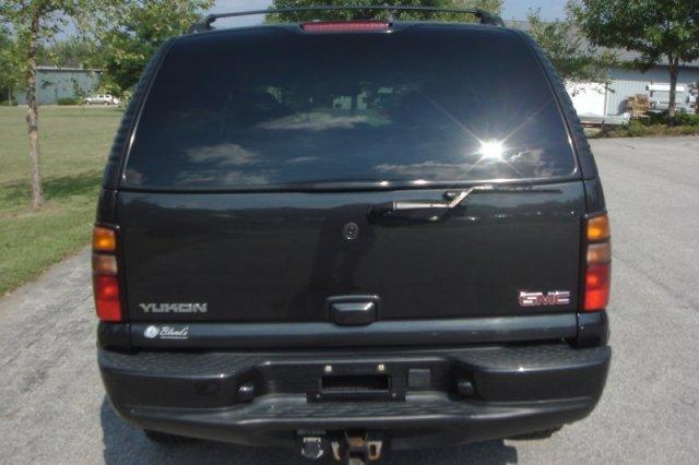 2004 GMC Yukon EX Sedan 4D