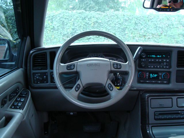 2004 GMC Yukon EX Sedan 4D