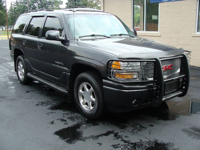 2004 GMC Yukon EX Sedan 4D