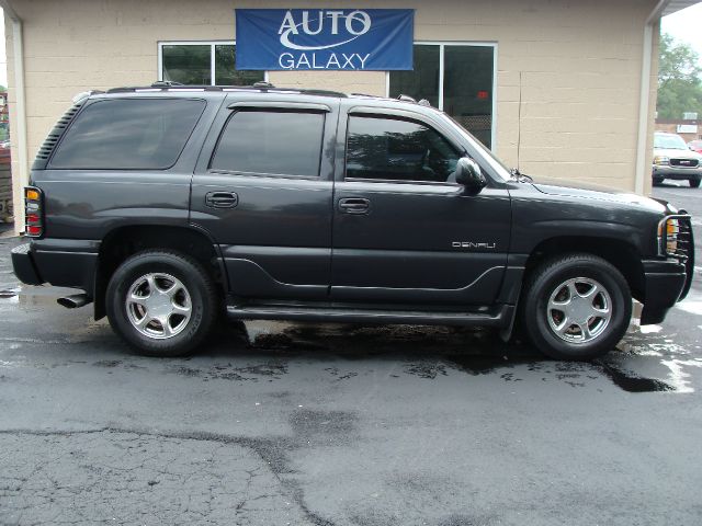 2004 GMC Yukon EX Sedan 4D