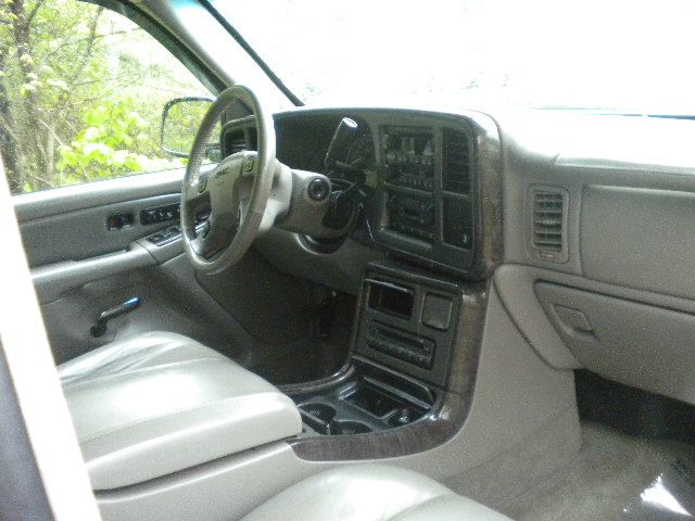 2004 GMC Yukon EX Sedan 4D