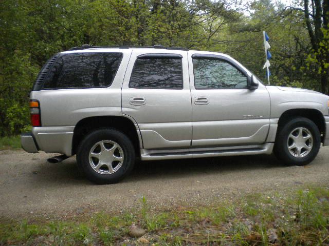 2004 GMC Yukon EX Sedan 4D