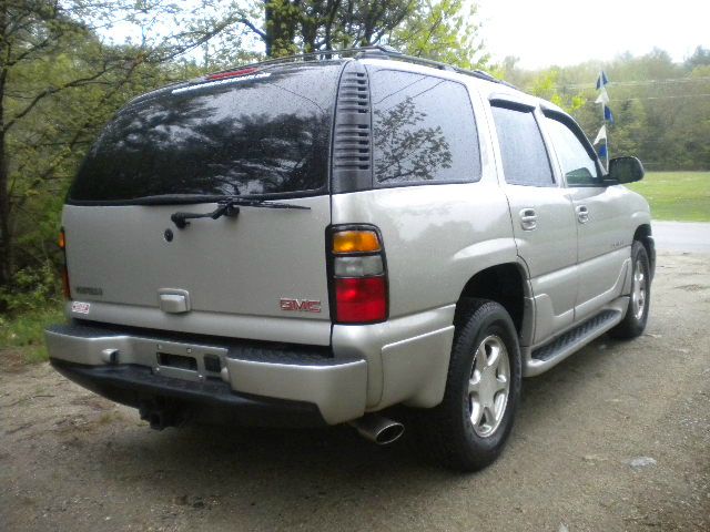 2004 GMC Yukon EX Sedan 4D