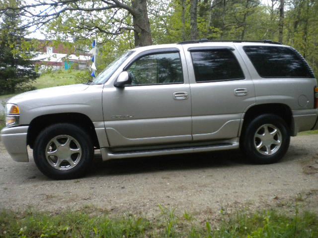 2004 GMC Yukon EX Sedan 4D