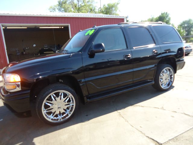 2004 GMC Yukon EX Sedan 4D