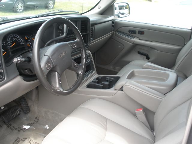 2004 GMC Yukon Ram 3500 Diesel 2-WD