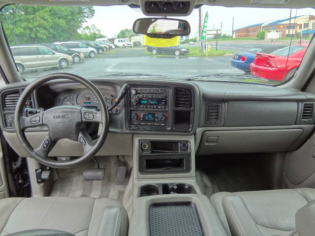 2004 GMC Yukon Wagon SE