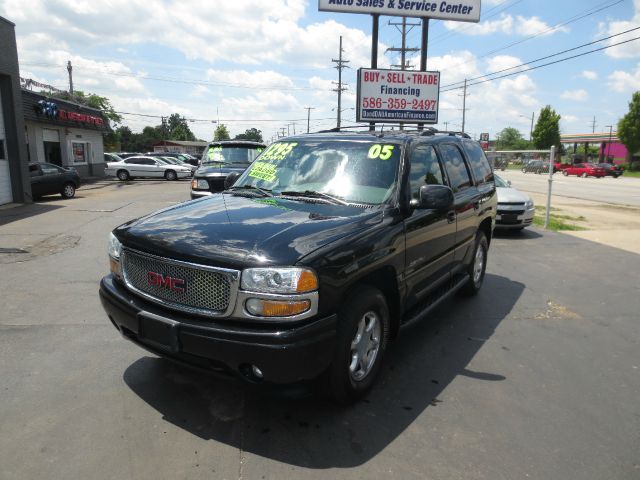 2005 GMC Yukon EX Sedan 4D