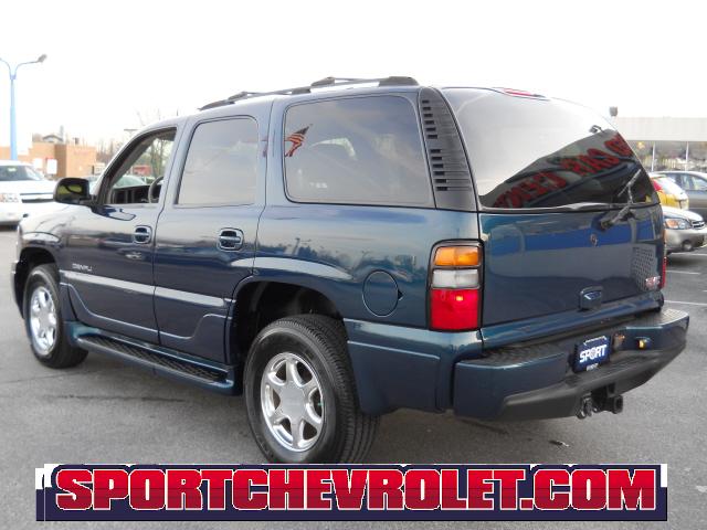 2005 GMC Yukon Sport Utility Pickup 4D