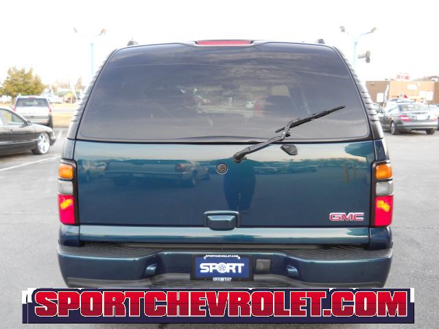 2005 GMC Yukon Sport Utility Pickup 4D