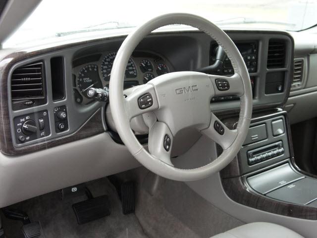 2005 GMC Yukon EX Sedan 4D