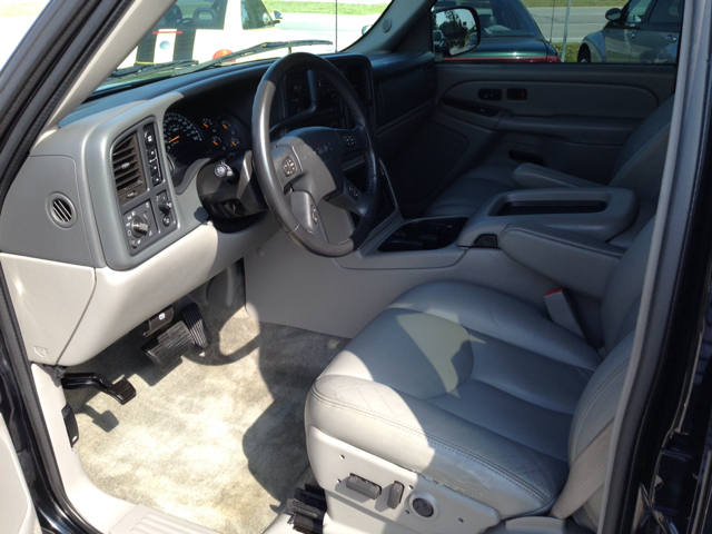 2005 GMC Yukon Ram 3500 Diesel 2-WD