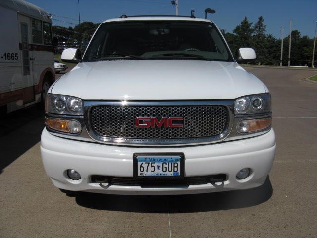 2005 GMC Yukon EX Sedan 4D