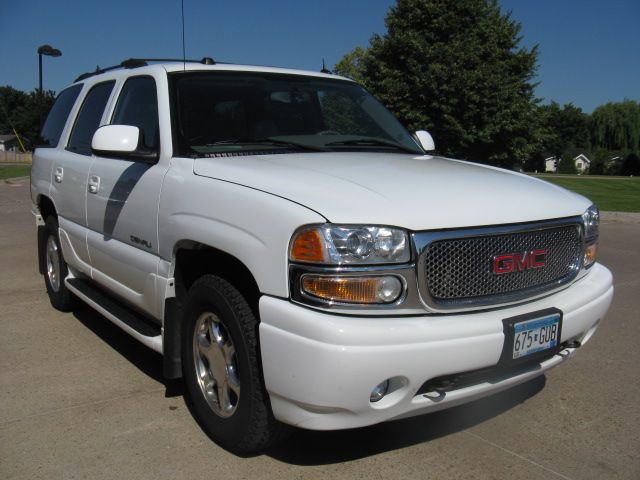 2005 GMC Yukon EX Sedan 4D