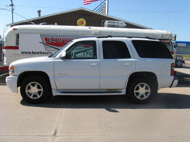 2005 GMC Yukon EX Sedan 4D