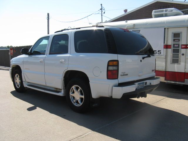 2005 GMC Yukon EX Sedan 4D